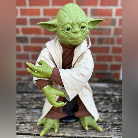 Star Wars Legendary Interactive Jedi Master 16” YODA  115 Phrases 360 Movement - Picture 10 of 11